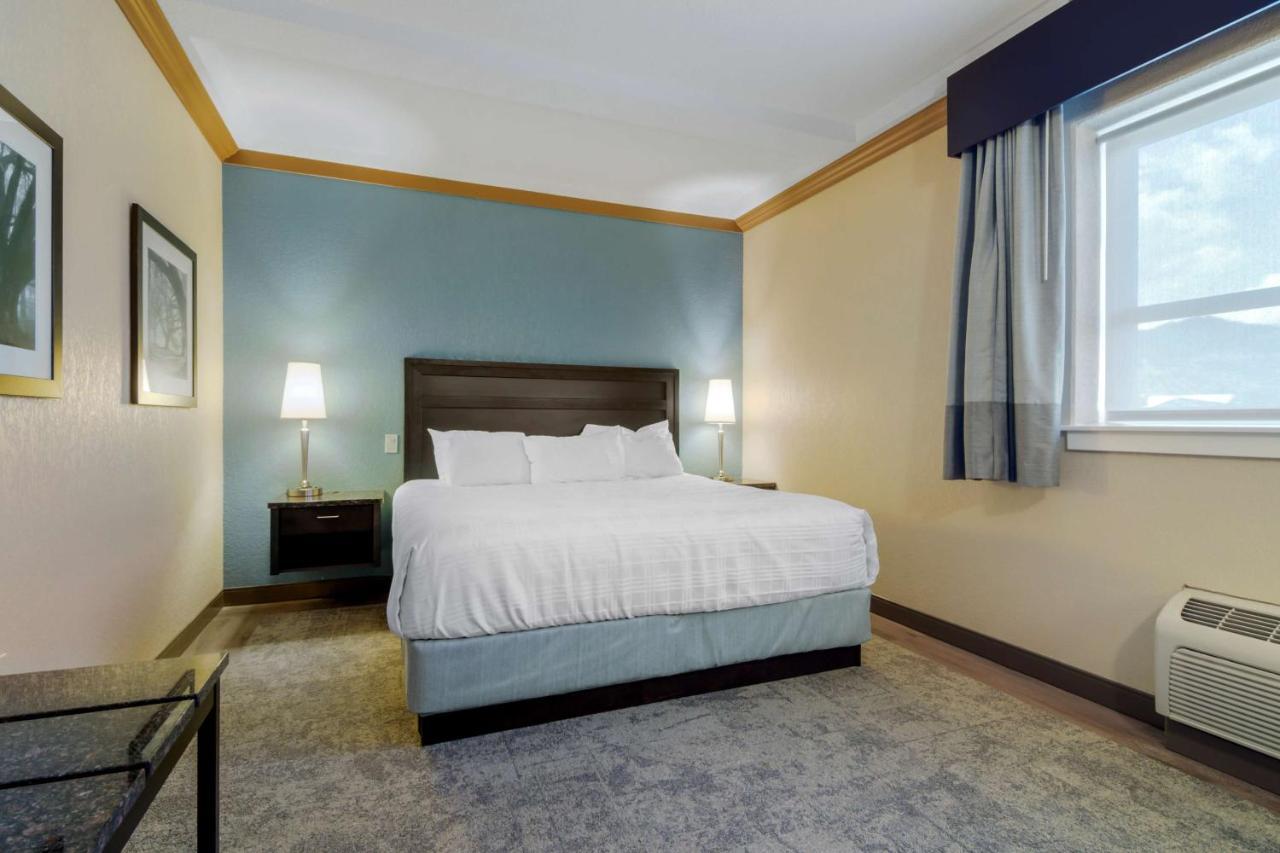 Best Western Plus Kamloops Hotel Buitenkant foto